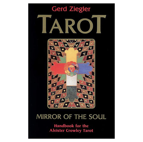Tarot knyga juodu viršeliu, centre daugiaspalvė kryžiaus kortos iliustracija, leidinio viršelis pardavimui