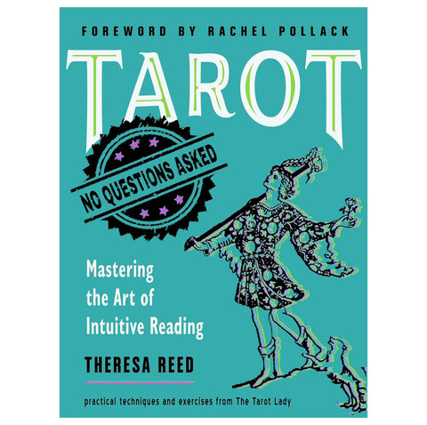 Tarot knyga Theresa Reed su turkio spalvos viršeliu, „No Questions Asked“ antspaudu ir piešiniu klajūno bei šuns
