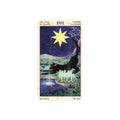 tarot korta Žvaigždė su juodu katinu prie ežeriuko, ryškia geltona žvaigžde viršuje ir septyniomis žvakėmis