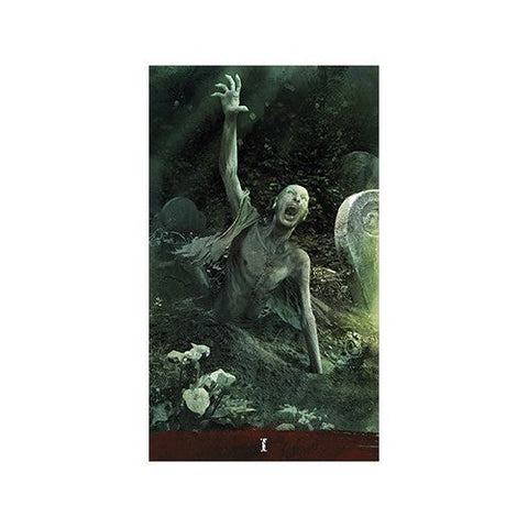 siaubo plakatas, tamsiai žalias vertikalus variantas su zombiu besikeliančiu iš kapo, atremtas ranka ir atvira burna