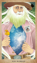 Tarot korta Pasaulis su senolio figūra rožinėje striukėje, atlapais atveriančiais dangaus peizažą ir geltonomis gėlėmis