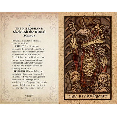 tarot korta The Hierophant — ruda medžio raižinio iliustracija su SkekZok personažu ir aiškinamuoju tekstu