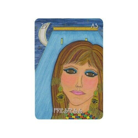 tarot korta Priestess: priekinė iliustracija su mėlyna skraiste, mėnuliu viršuje ir žalios spalvos auskarėmis