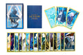 Skyrim tarot kortos komplektas su mėlynu dėklu ir vadovėliu, išdėstytos kortos su aukso krašteliais ir įvairiais piešiniais