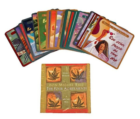 kortų kaladė The Four Agreements (Don Miguel Ruiz), 48 spalvotų orakulo kortų išklotinė virš dėžutės, rodoma pilna komplektacija