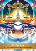 tarot korta su auksinėmis svarstyklėmis, violetinėmis rankomis ir švytinčiu saulės rutuliu, unikalus gyvas dizainas