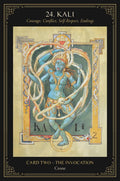 Tarot korta Kali, mėlyna deivė centre su aukso ornamentais ir ratu, iliustracija ant juodo rėmo, vertikalus formatas