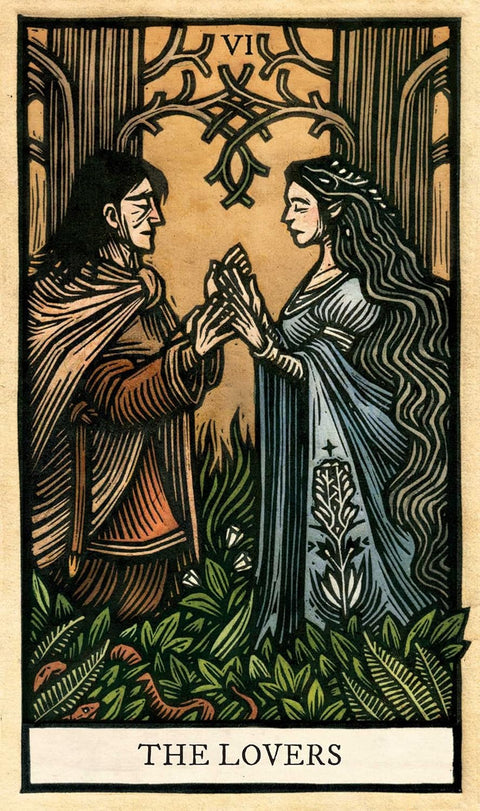 tarot korta The Lovers, lino raižinimo stiliaus iliustracija su mėlyna moterimi ir rudu vyru, priekio kadravimas