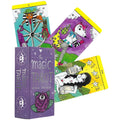 Tarot kortos The Magic Tarot — violetinė dėžutė su rože ir trys spalvotos, atverstos kortos fone, kompaktiškas rinkinys