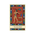 Tarot korta The High Priest raudoname fone su Egipto stiliaus vyriausiojo kunigo figūra ir spalvotu ornamentiniu rėmu