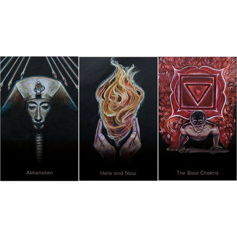 Meninių atvirukų rinkinys su trimis tamsiais mistiniais dizainais: Akhenaten, liepsnojanti Here and Now ir raudona Base Chakra