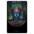Tarot korta Amun: vertikali juodo fono figūra su mėlynu veidu, raudonu–žaliu karūnos hešekom ir ornamentuotu kaklu