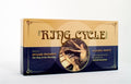 Tarot kortos The Ring Cycle, Allegra Printz leidimas: smėlio ir tamsiai mėlynas dėklas su Arthur Rackham iliustracija, priekinis kampinis rakursas