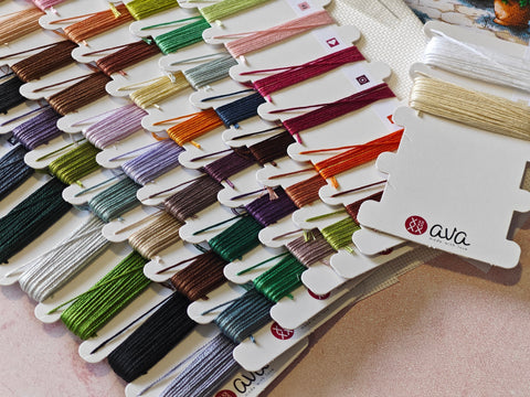 Gėlių aromatas – kryželiu siuvinėjimo rinkinys AVA Stitch