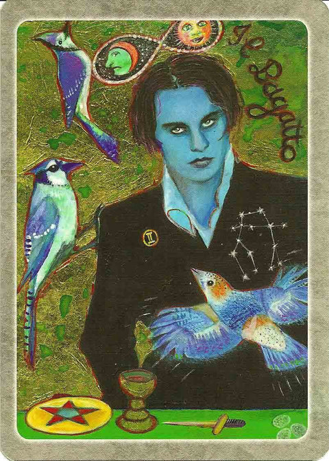 Tarot korta Dvyniai – meninė mėlynos figūros priekinė pusė su skraidančiu mėlynu paukščiu ir auksiniu fonu, unikalus kortų rinkinio variantas