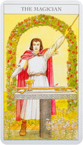 tarot korta Magas (Rider–Waite), priekinė kortelės pusė: baltas kostiumas, raudonas apsiaustas, pakelta lazda ir ant stalo esančios simbolinės taurė ir kardas