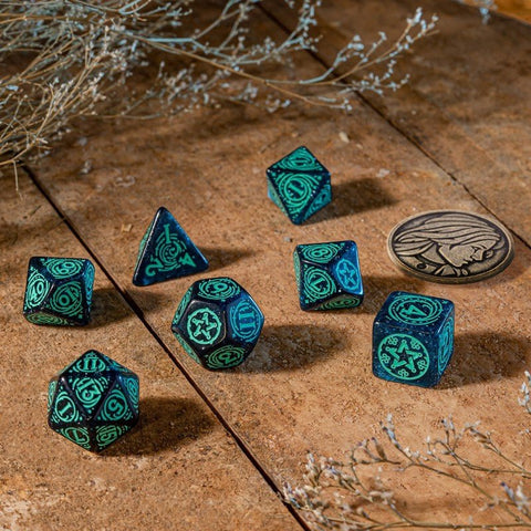 Q - Workshop: The Witcher Yennefer kauliukų rinkinys tamsiai mėlynos ir turkio spalvos - HOBI.LT 🇱🇹