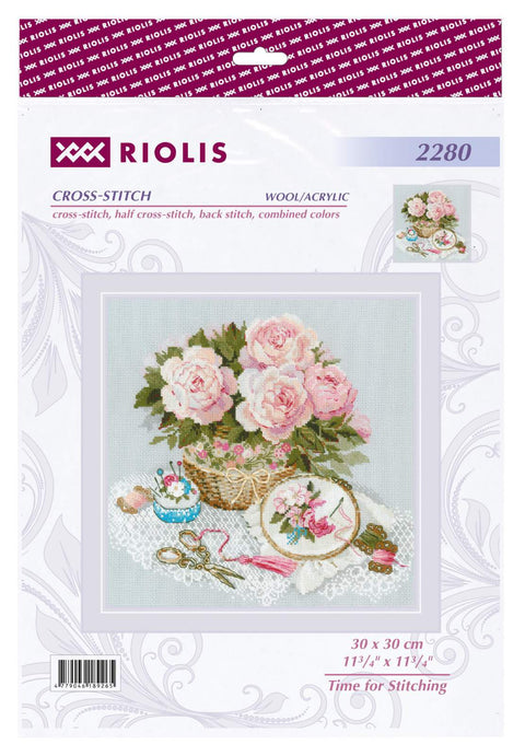 Kryželių rinkinys Riolis su rausvų rožių puokšte, siuvimo lankeliu, žirklytėmis ir reikmenimis, skirtas 30×30 cm baiginiui