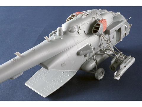 Mi-8MTV5 „Hip“ sraigtasparnio surenkamas modelis 1/48, 51,9 cm