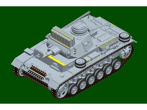 Surenkamas tanko modelis Pz.Kpfw.III Ausf.N Tunisas 1/16 Trumpeter 00957