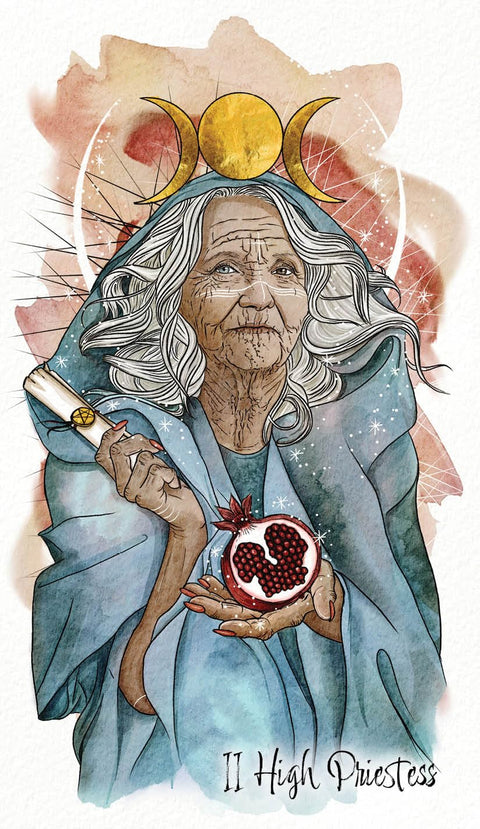 tarot korta Aukštoji kunigė su mėlyna skraiste, auksine trijų mėnulių karūna ir rankoje granatu bei pergamentu, simbolizuoja intuiciją