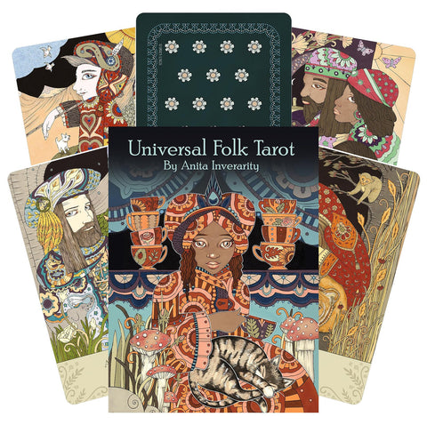 tarot kortos Universal Folk Tarot, Anita Inverarity dizainas — spalvota dėžutė su miegodančia kate ir pavyzdinė kortų nugarėlė