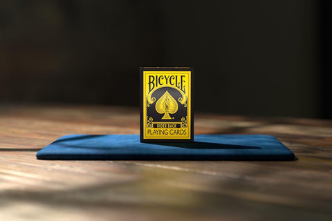 Bicycle Reverse geltonos ir juodos žaidimo kortos magams ir pokeriui