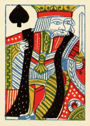 Pikų karaliaus kolekcinė korta su ryškiomis raudonomis, žaliomis ir juodomis detalėmis, vintage priekinė pusė, pilnas rėmas