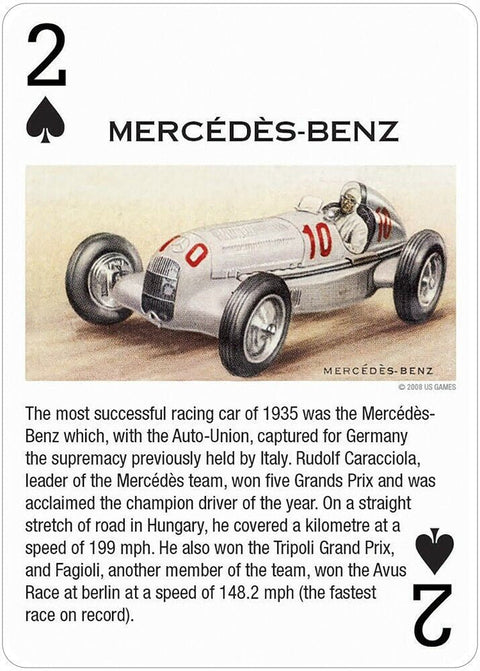 Mercedes‑Benz lenktyninis automobilis 1935, sidabrinis numeriu 10, trijų ketvirčių kampe su vairuotoju ir sutrumpintu istoriniu aprašu