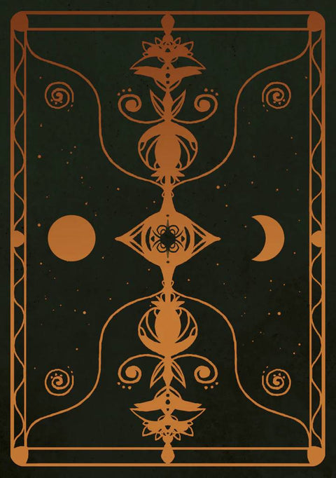 Kortų nugarėlė tamsiai žalia su vario ornamentu, simetriškas saulės ir mėnulio motyvas, vertikalus tarot variantas