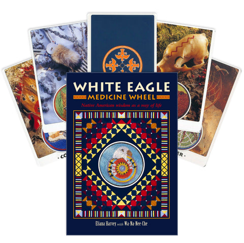 White Eagle Medicine Wheel kortų dėžutė su ryškiu karolių ratų raštu ir keliomis išfanuotomis kortomis fone