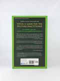Knyga Wicca: nugarėlis su ryškiu žaliu rėmeliu ir juodu fonu, rodantis apžvalgas, autorių informaciją ir ISBN brūkšninį kodą