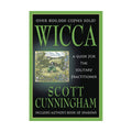 Knyga Wicca (Scott Cunningham), juodas viršelis su žaliais kraštais ir centre esanti piešta iliustracija