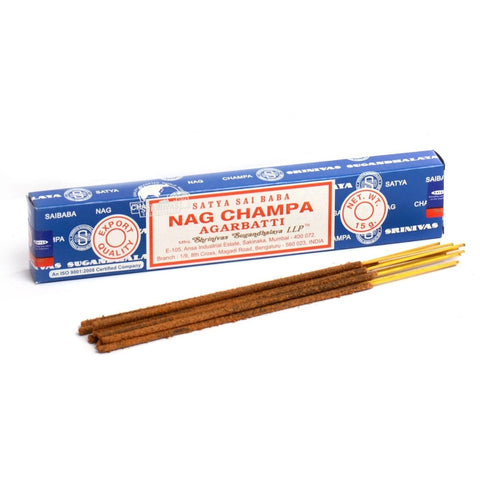 Nag Champa smilkalai Satya Sai Baba, 15 g mėlyna dėžutė su keliais rudos dervos smilkalų lazdelėmis priekyje