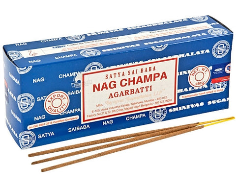 Smilkalai Satya Nag Champa aromatiniai, mėlynas dėklas 250 g ir rudos 20 cm lazdelės su geltonais galais