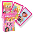 Mean Girls tarot kortų rinkinys su rožine dėžute ir trimis iliustruotomis kortomis, parodytas iš priekio ir šiek tiek iš šono