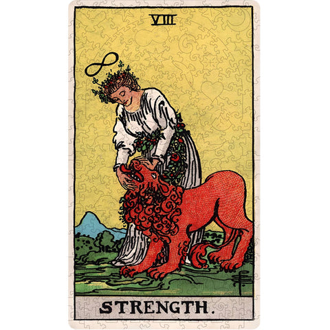 tarot korta Stiprybė su moterimi glostančia raudoną liūtą, klasikinis Rider–Waite dizainas, priekinis kortelės variantas