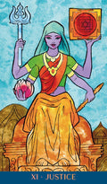 tarot korta Teisingumas: violetinė figūra laiko ietį, lotosą ir yantrą, auksinė suknia, skirta sprendimų ritualams