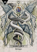 tarot korta Merkurijus su baltai–juodomis susipynusiomis gyvatėmis ir sparnuota auksine lazdą, subtili pilka‑mėlyna iliustracija, vertikalus variantas, pabrėžia žinutės temą